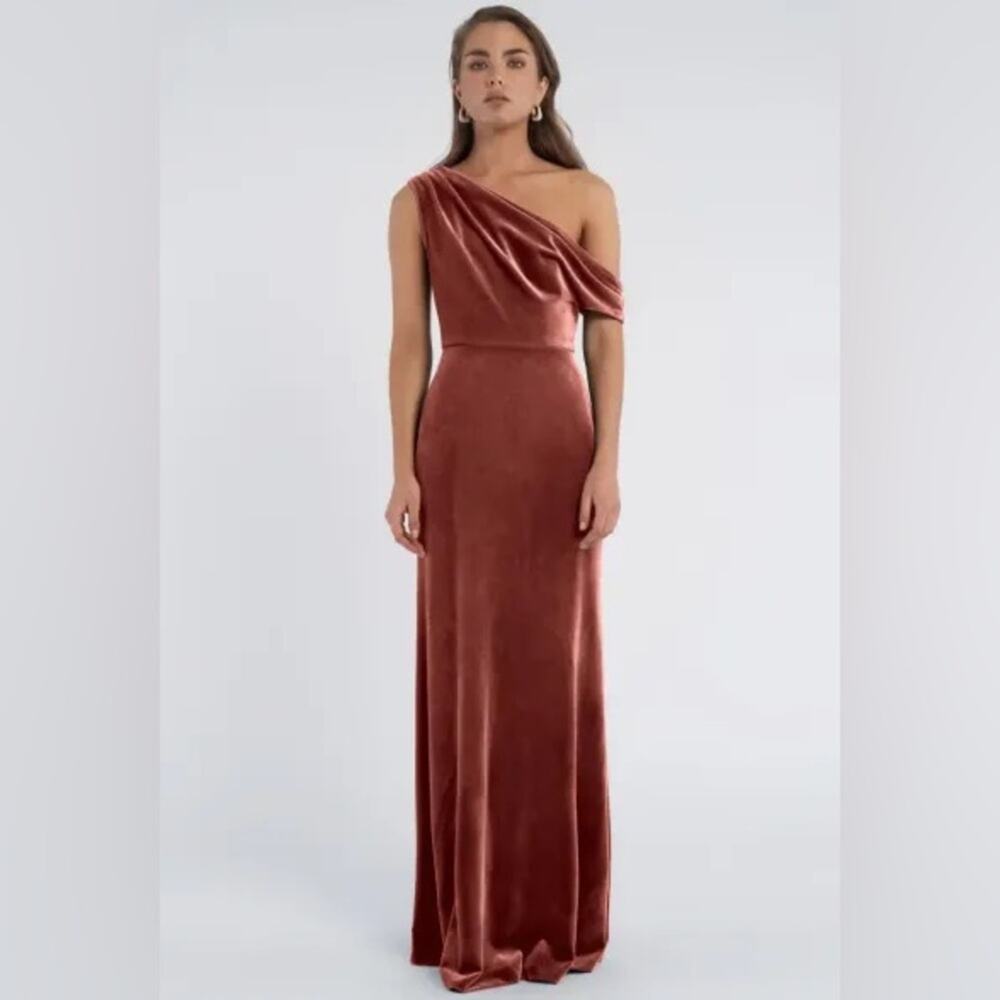 Jenny Yoo Jordan Velvet Off-Shoulder Dress in English Rose Size 16